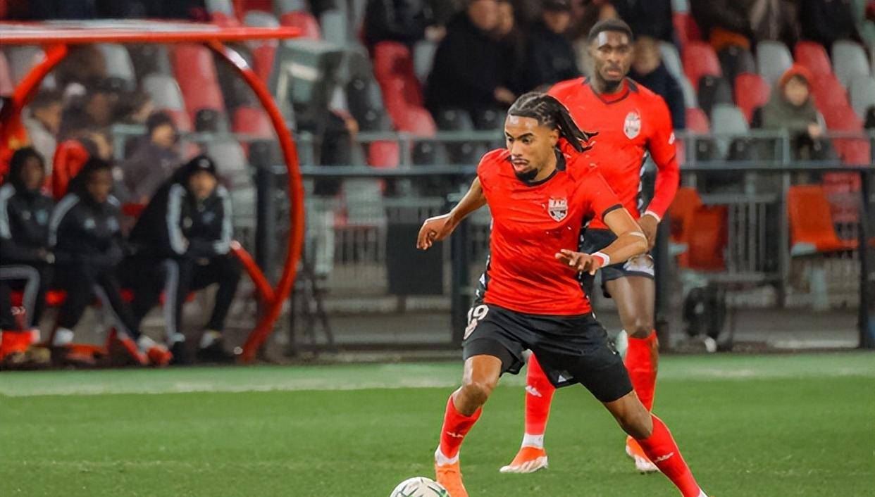 甘冈队在法甲联赛中崭露头角,引人注目 甘冈队在法甲联赛中崭露头角,引人注目