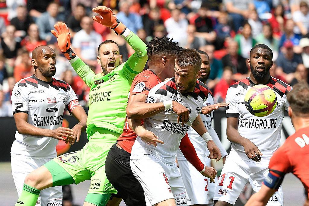 甘冈队在法甲联赛中崭露头角,引人注目 甘冈队在法甲联赛中崭露头角,引人注目