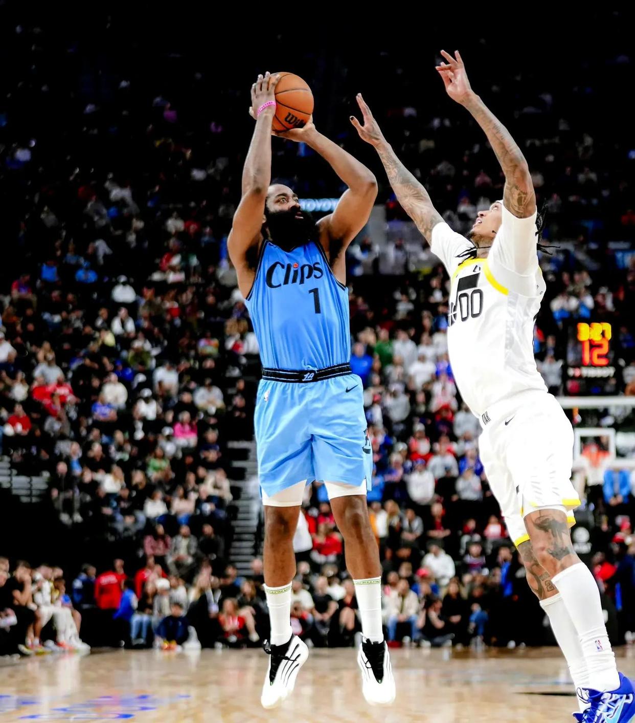 aoa体育视频-快船横扫开拓者，晋级西部半决赛