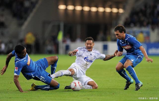 遭遇连败后,沙尔克寻求在德甲联赛中止颓势的简单介绍 遭遇连败后,沙尔克寻求在德甲联赛中止颓势的简单介绍