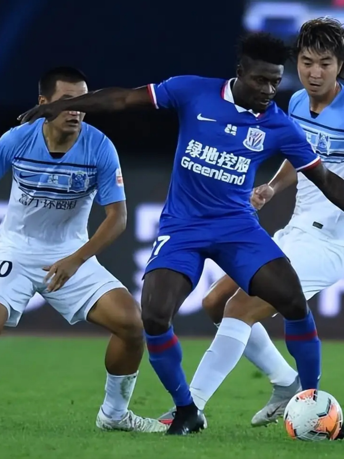 aoa体育新闻-包含财力雄厚的上海申花酝酿大手笔引援，欲在联赛中立于不败之地的词条