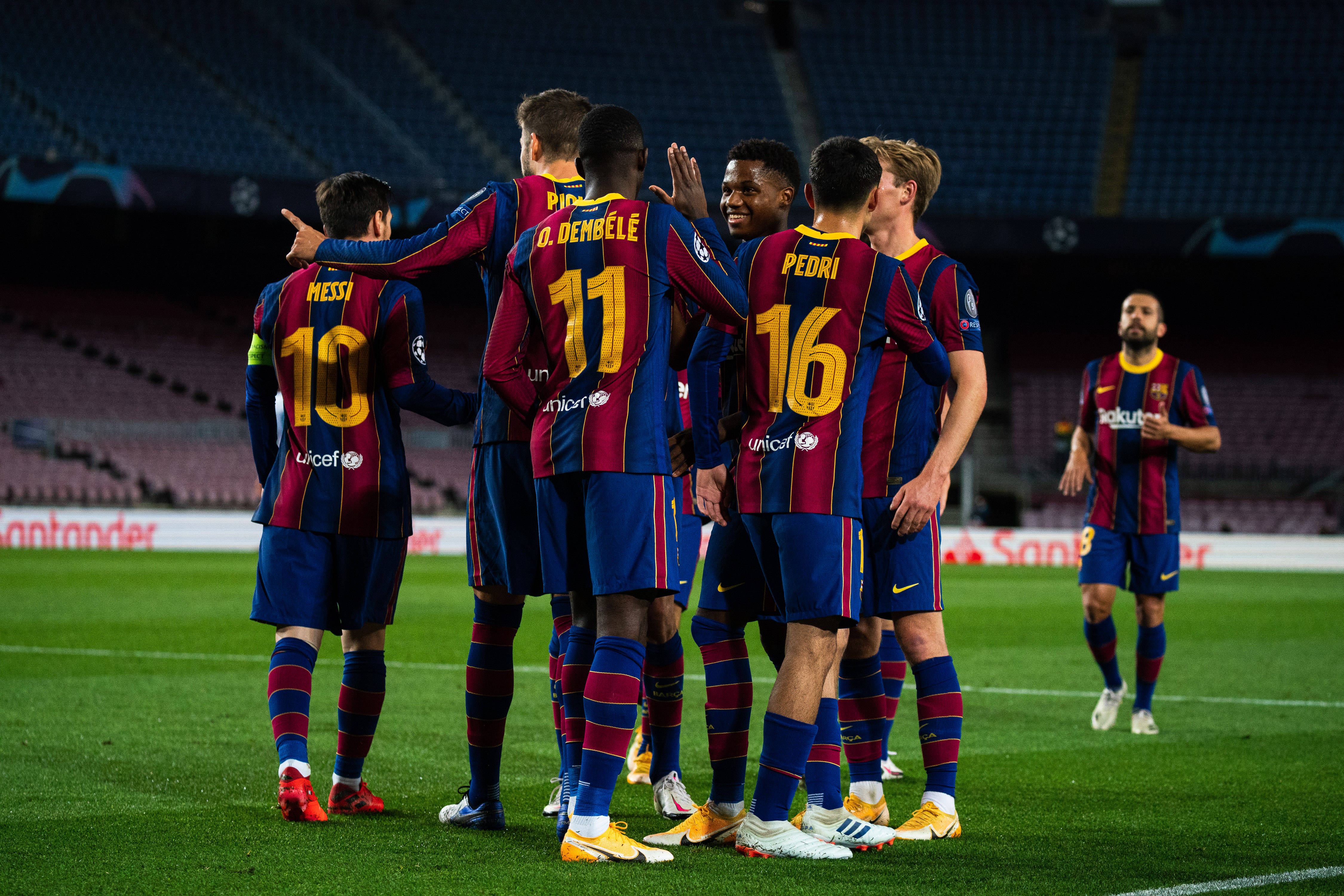 纽卡斯尔联客场逆袭，临场掀翻对手