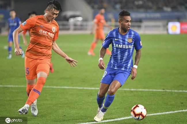 aoa体育直播-苏宁客场不敌鲁能，遭遇失利