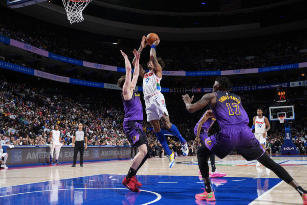 aoa体育馆-包含76人险胜老鹰，连续两场比赛获胜的词条