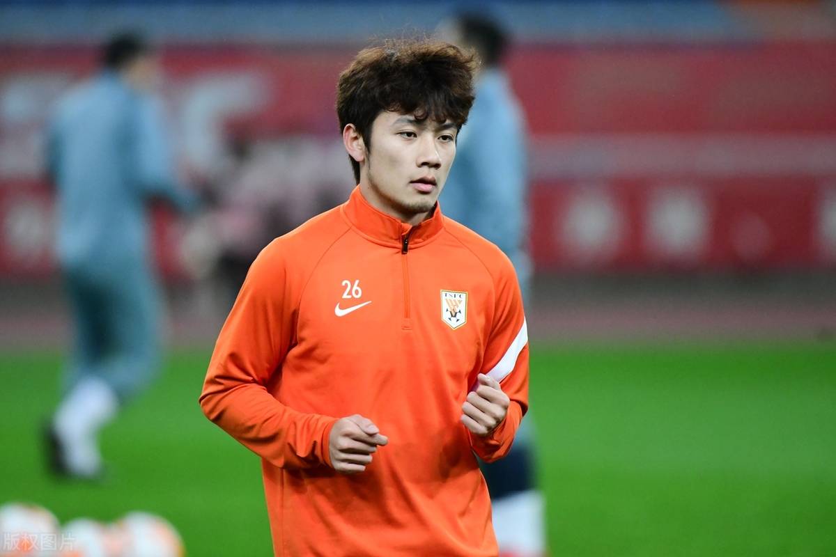 沙尔克04青训培养出一颗新星,备受球迷关注 沙尔克04青训培养出一颗新星,备受球迷关注