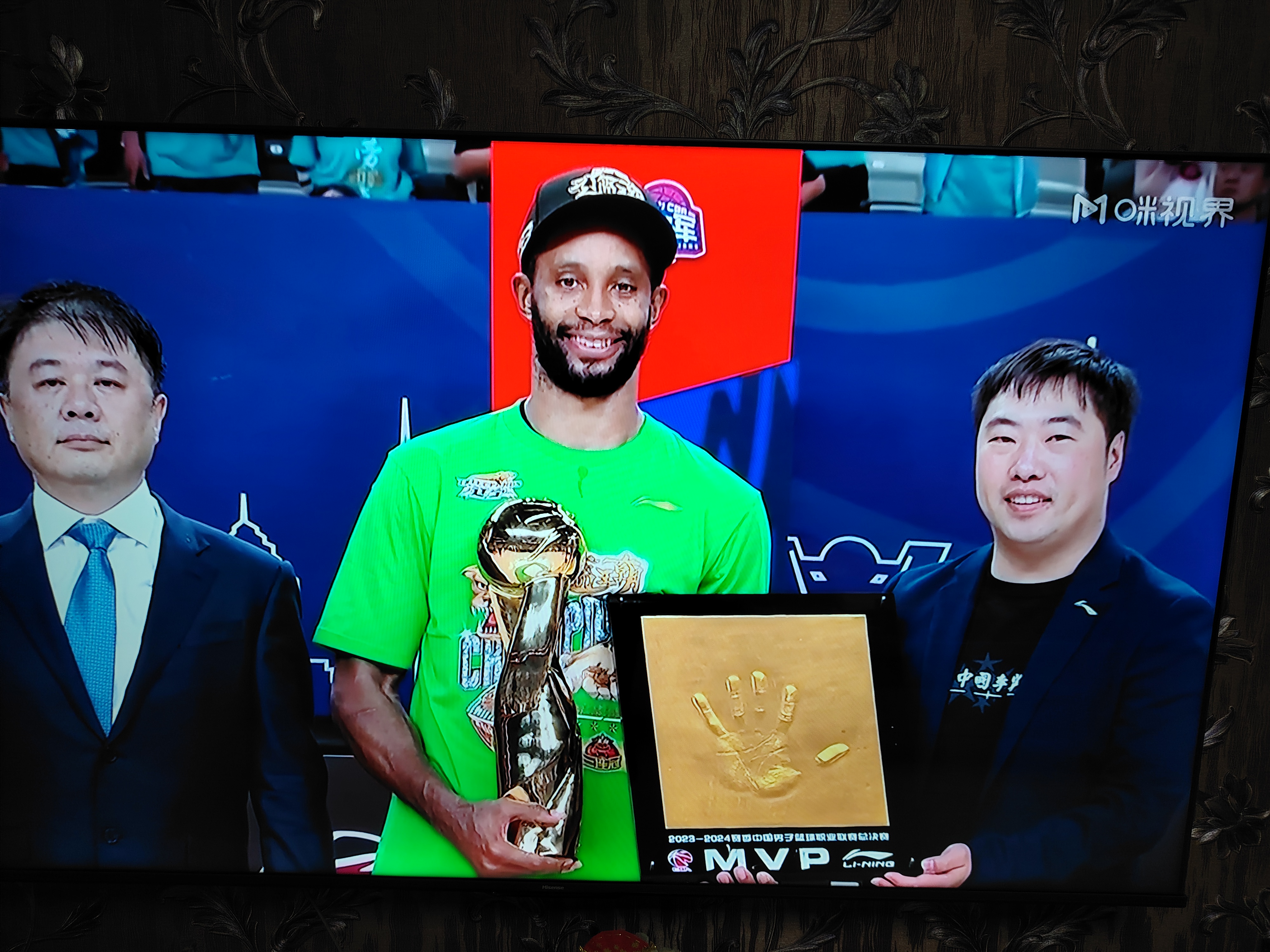 包含青海男篮力克对手，稳坐胜利宝座的词条