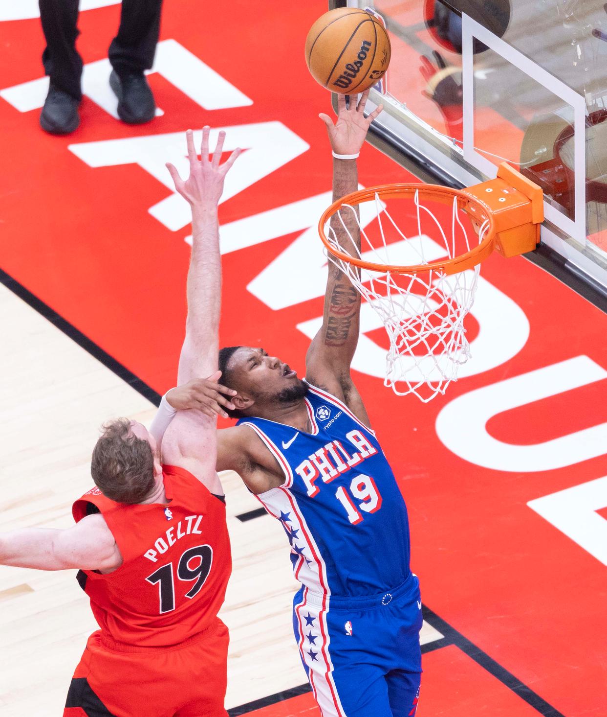 猛龙客场大胜步行者，继续领跑东部