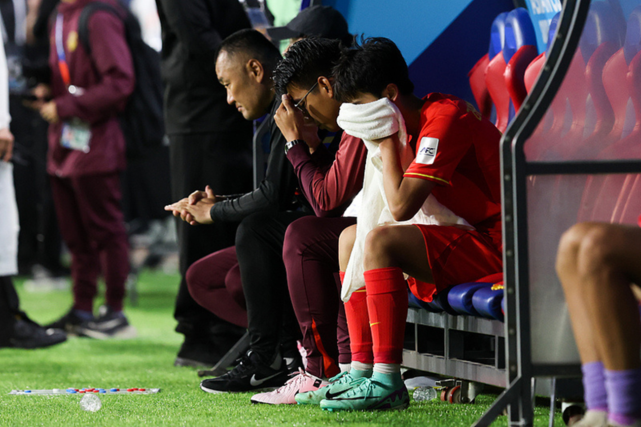 关于陕西队遭遇困境，球迷担心队伍走向的信息