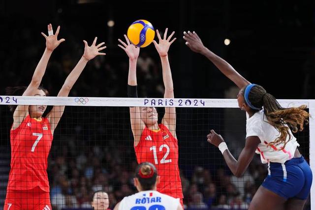 比赛过程紧张激烈，球队险胜对手