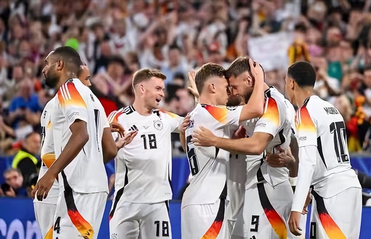 aoa体育视频-德国队运动员团结合作，奋力争先