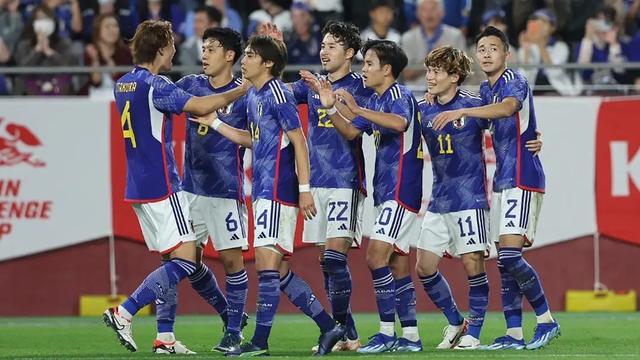 加拿大国家队在比赛中碾压对手