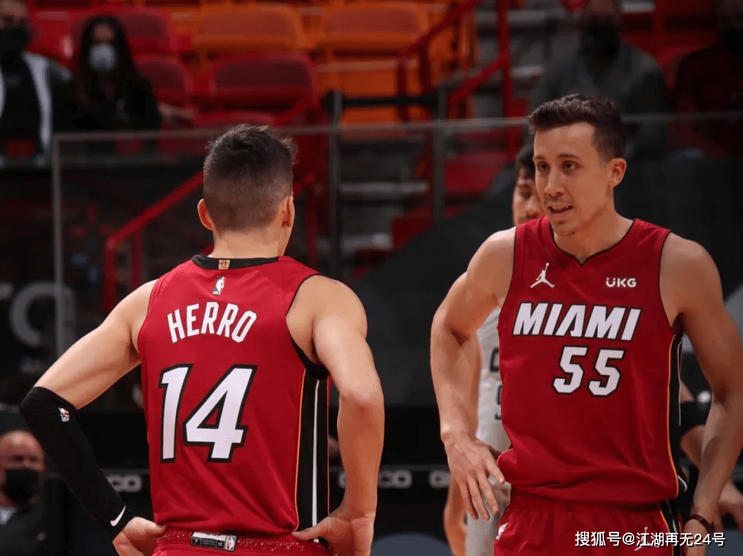 进攻端火力全开，场上火药味十足