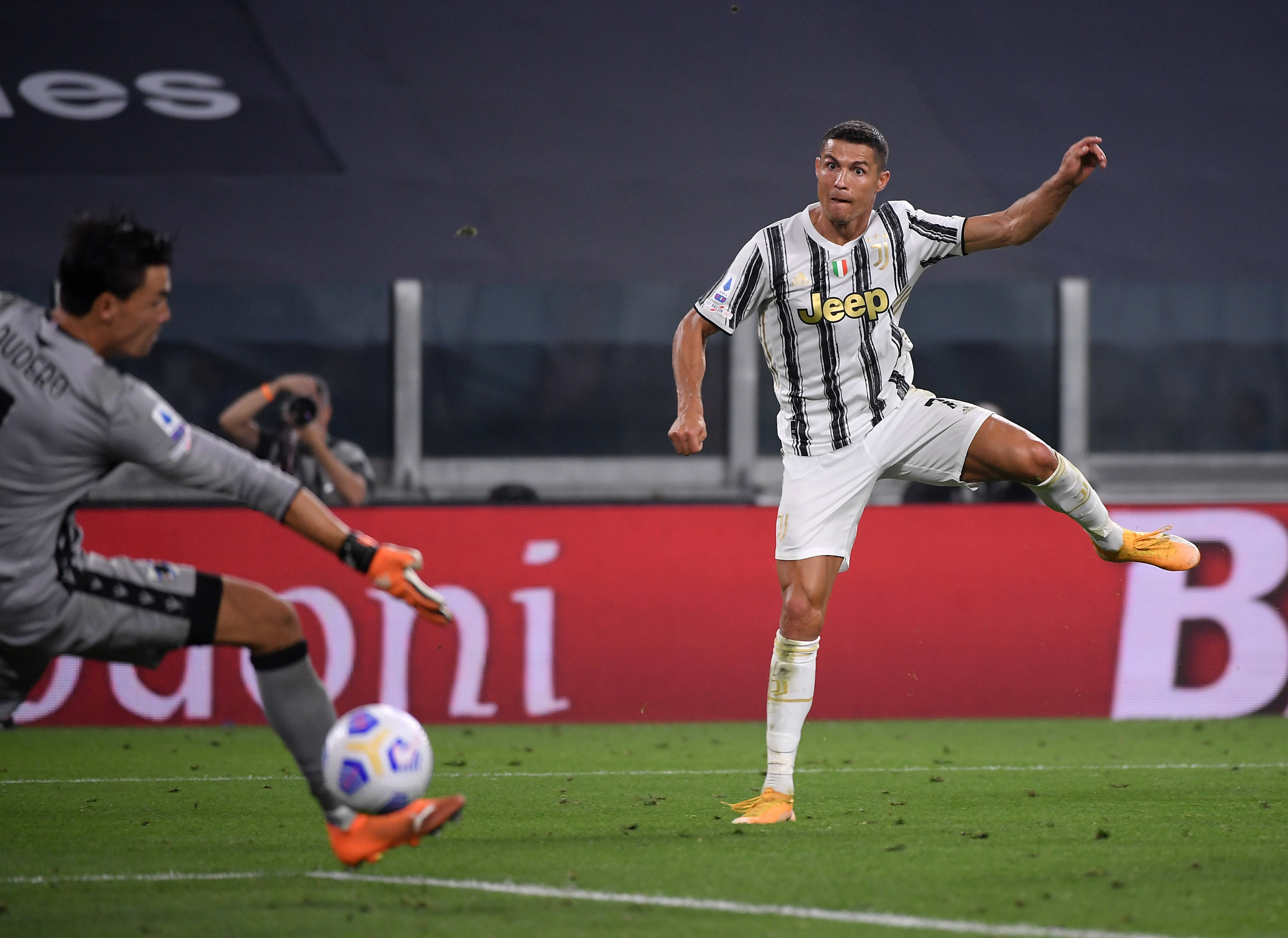 包含C罗的进球效率惊人，尤文图斯依仗其力量的词条