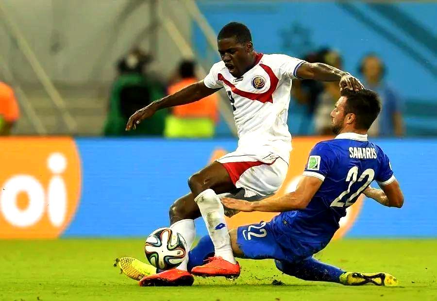 关于墨西哥队国际赛场上遇到困难，需调整战术的信息